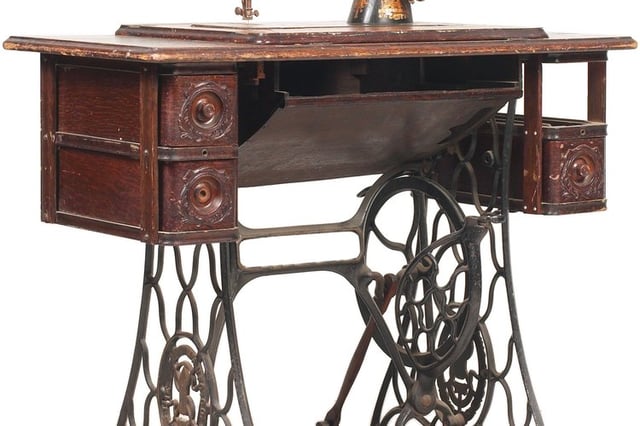 How to Restore the Wooden Desk of a Vintage Singer Sewing Machine